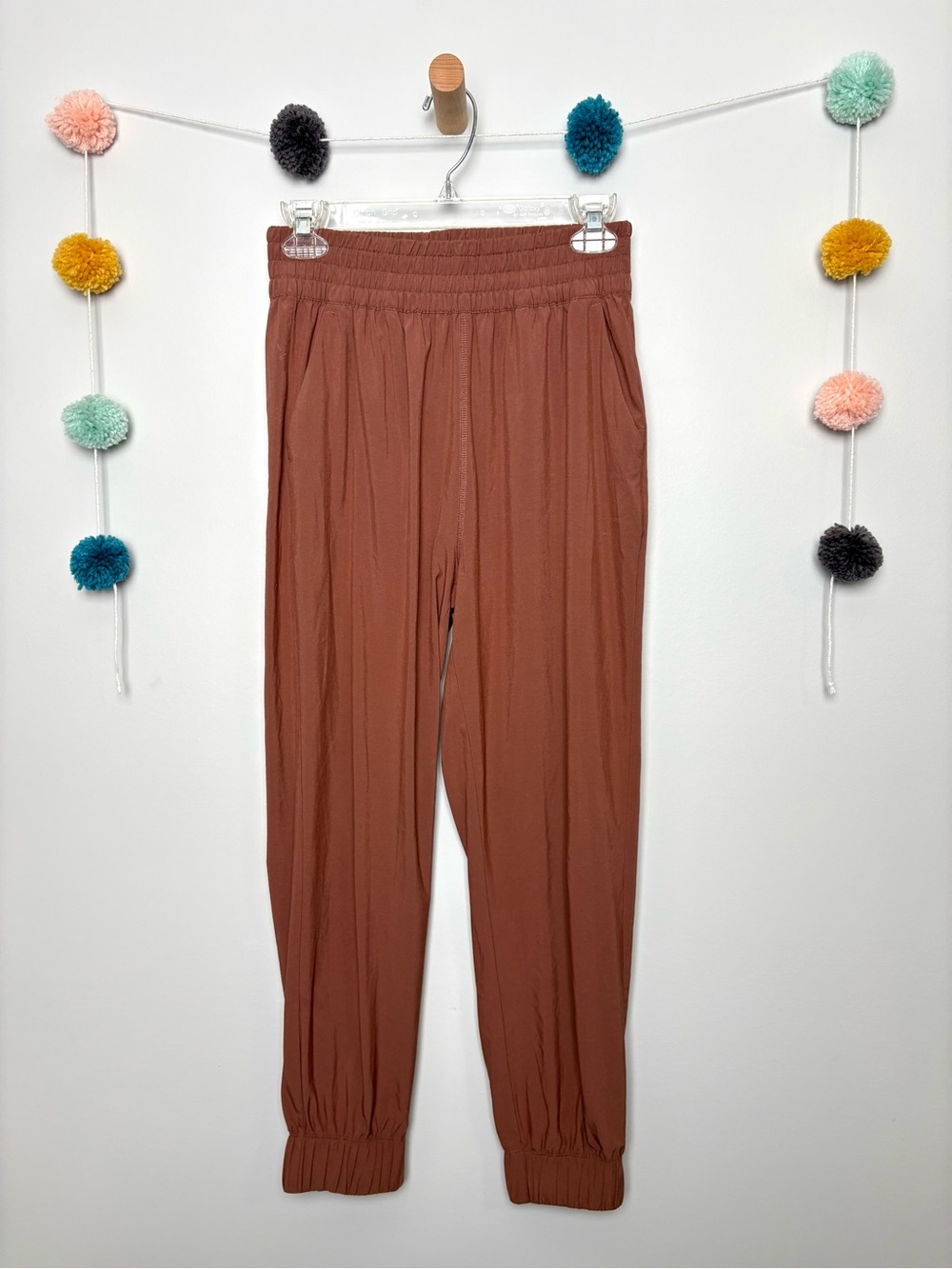 Vuori Villa Jogger in Hazelnut